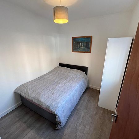 A Spacious Flat Кардифф Экстерьер фото