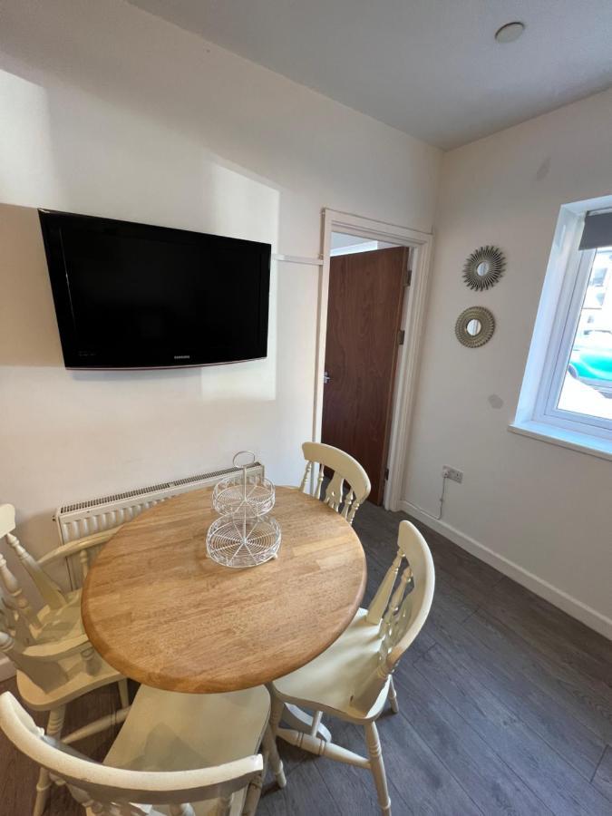 A Spacious Flat Кардифф Экстерьер фото