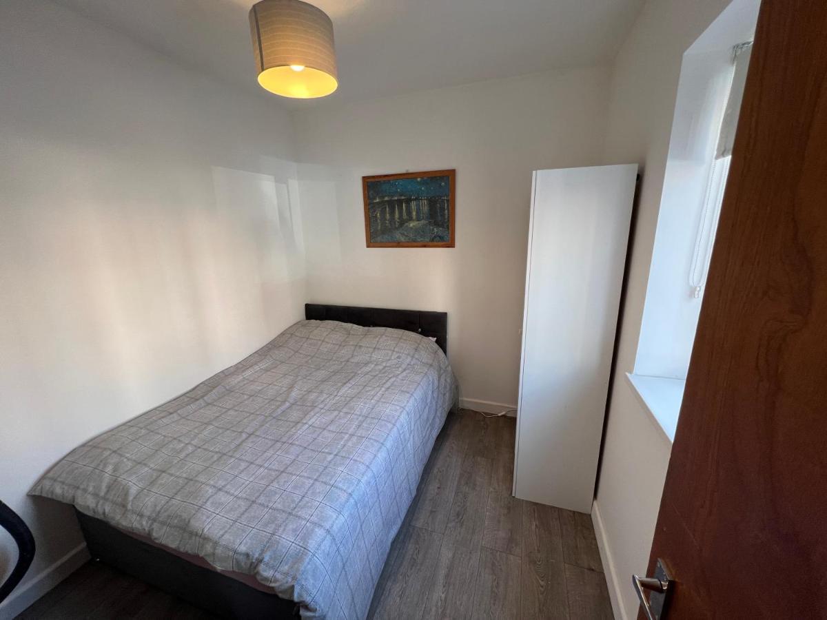 A Spacious Flat Кардифф Экстерьер фото